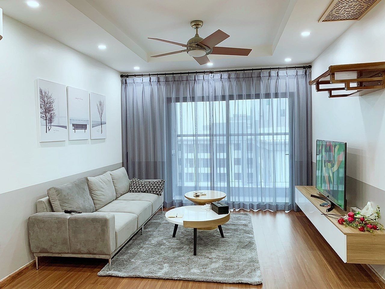 Cho thuê căn hộ 3 ngủ đầy đủ đồ tòa R4 Goldmark City